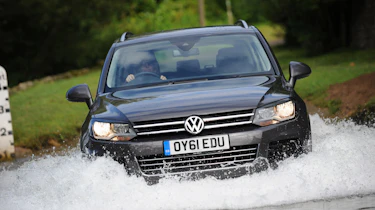 Volkswagen Touareg 3.0 TDI V6 SE offroading