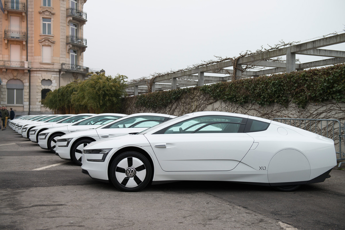 Volkswagen XL1 side