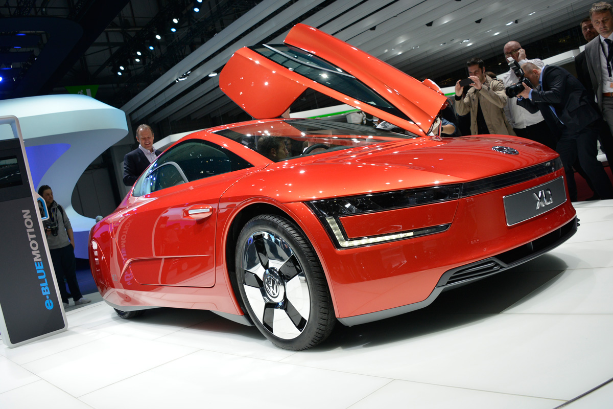 Volkswagen XL1 front action