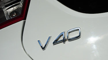 Volvo V40 badge