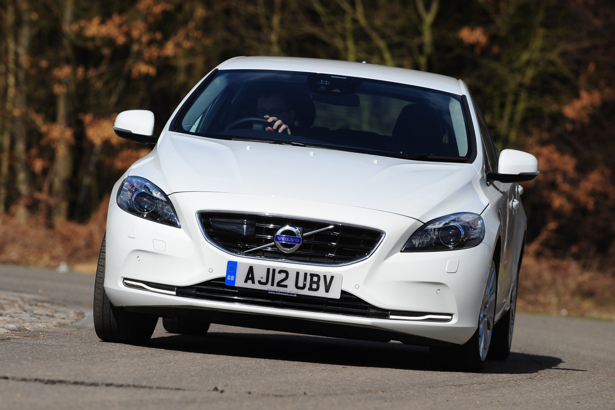 Volvo V40 front cornering