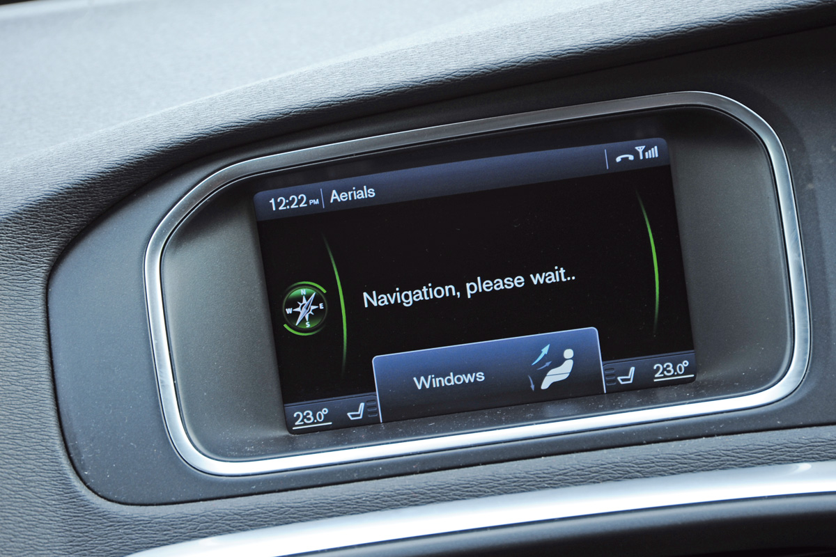 Volvo V40 display
