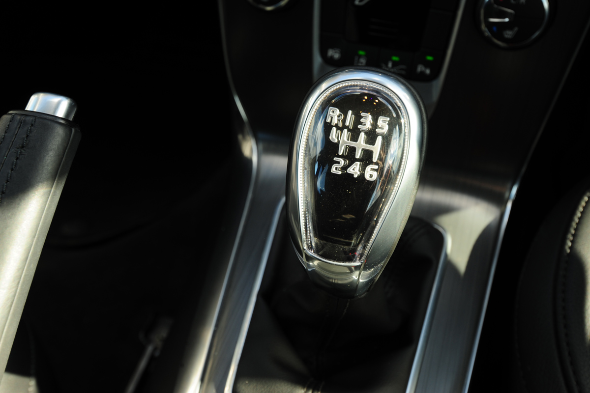 Volvo V40 gear lever
