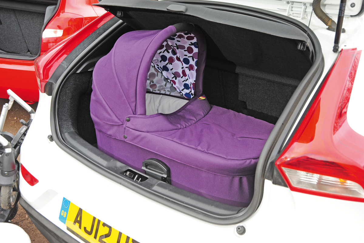 Volvo V40 boot