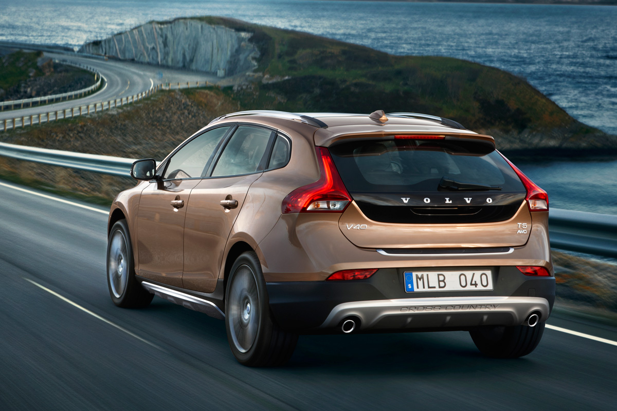 Volvo V40 Cross Country rear three-quarters