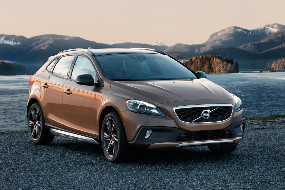 Volvo V40 Cross Country front three-quarters