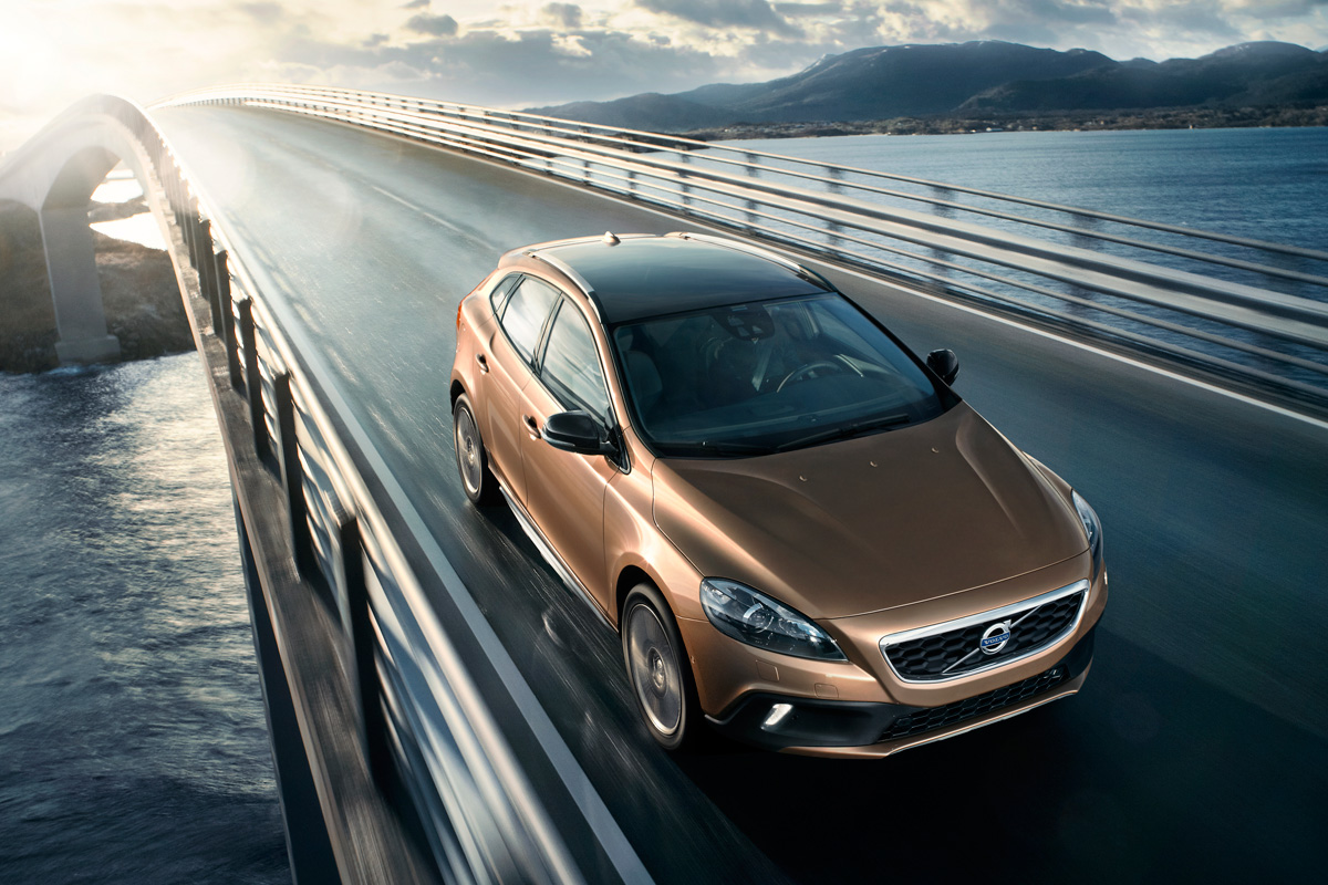 Volvo V40 Cross Country in action