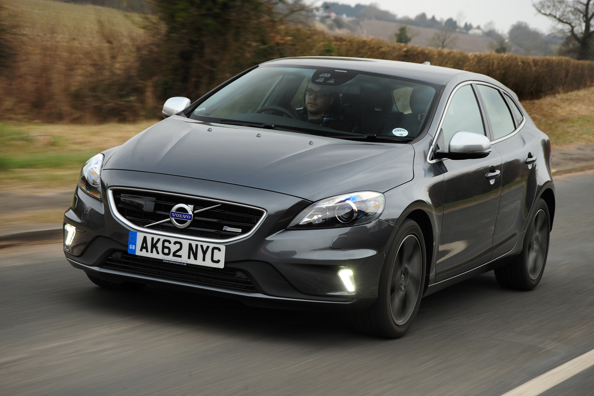 Volvo V40 T3 R-Design front tracking