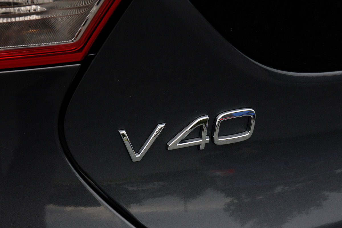 Volvo V40 D3 badge