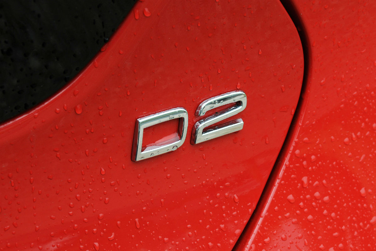 Volvo V40 D2 badge 