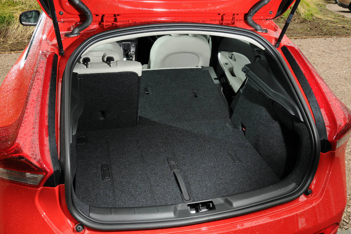 Volvo V40 D2 boot