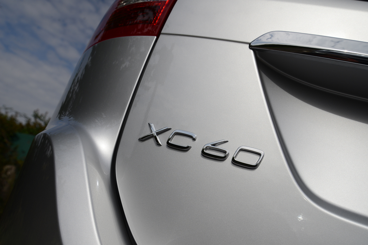 Volvo XC60 front badge