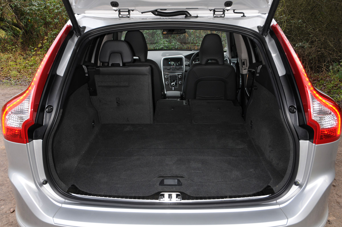 Volvo XC60 R-Design D4 2014 boot