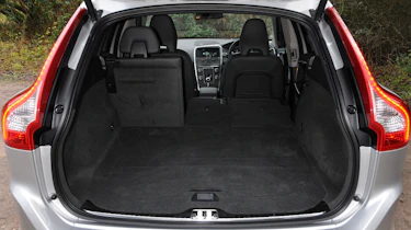 Volvo XC60 R-Design D4 2014 boot