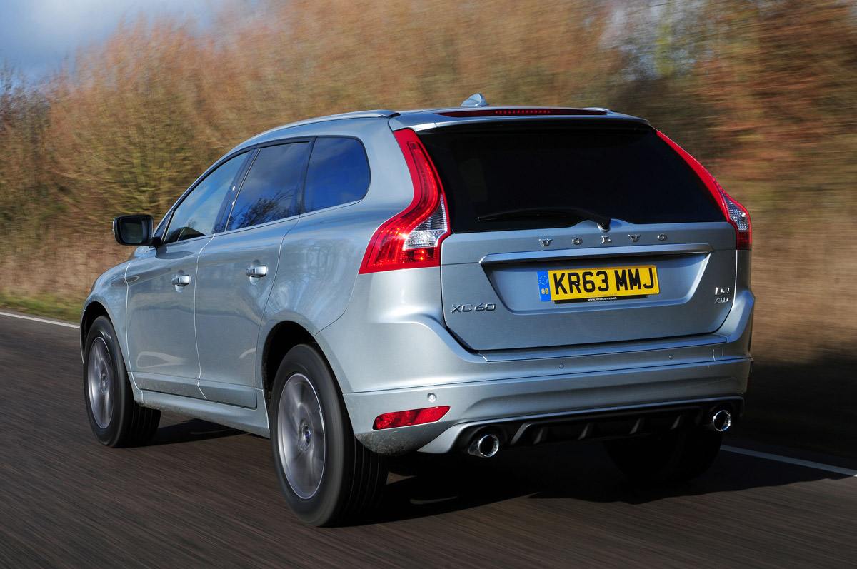 Volvo XC60 R-Design D4 2014  rear tracking