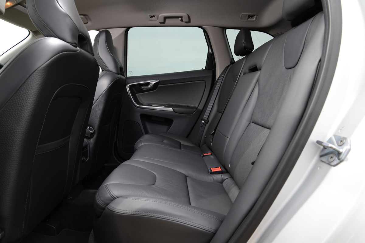 Volvo XC60 front rear seats