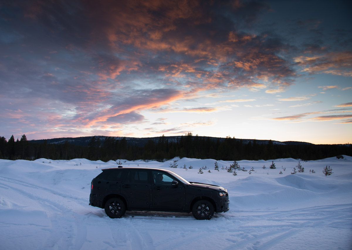 Volvo XC90 first ride side
