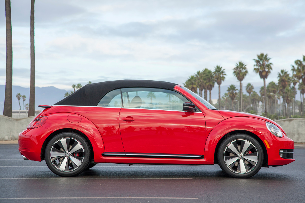 Volkswagen Beetle Cabriolet roof up