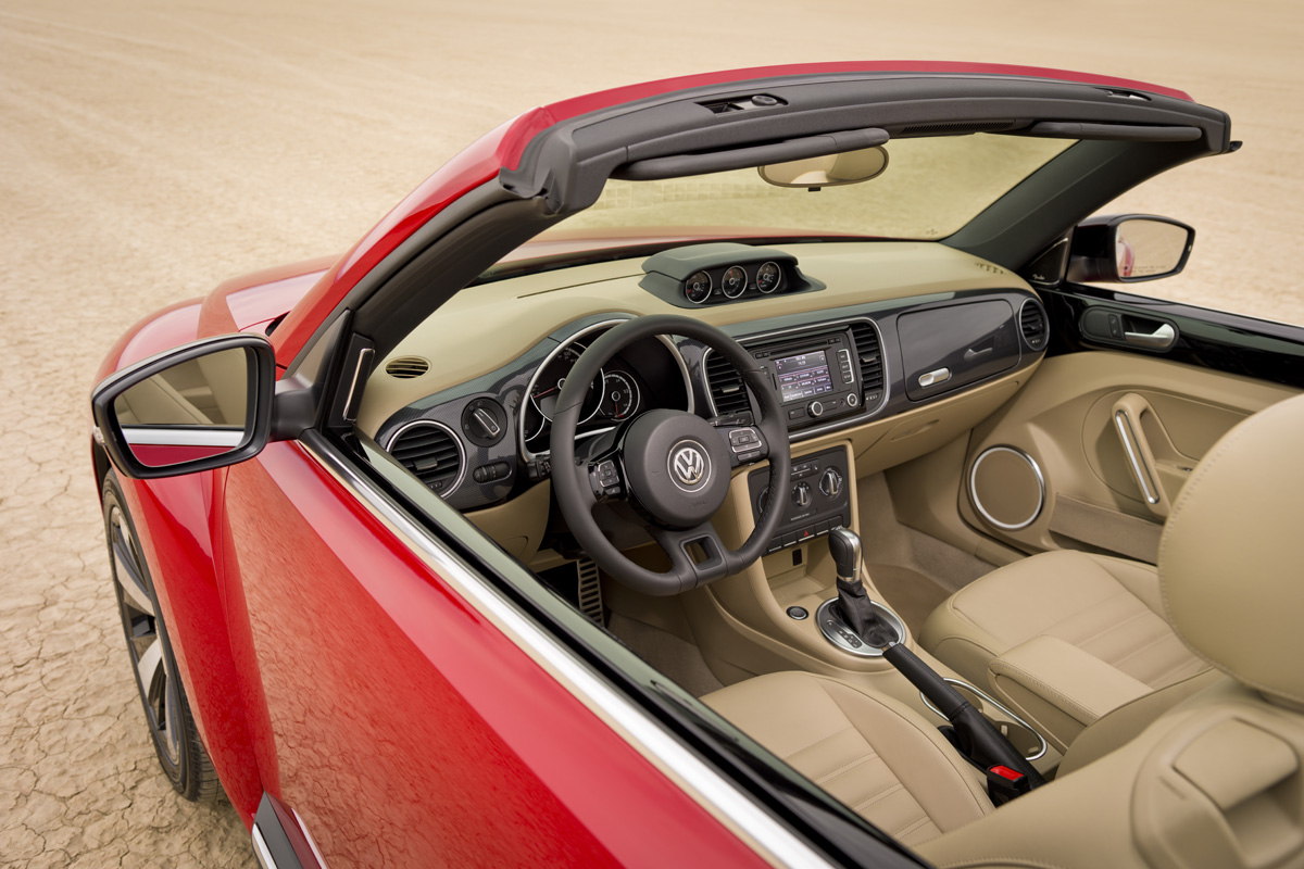 Volkswagen Beetle Cabriolet interior