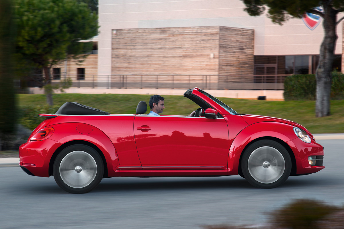 VW Beetle Cabriolet 2.0 TDI roof down