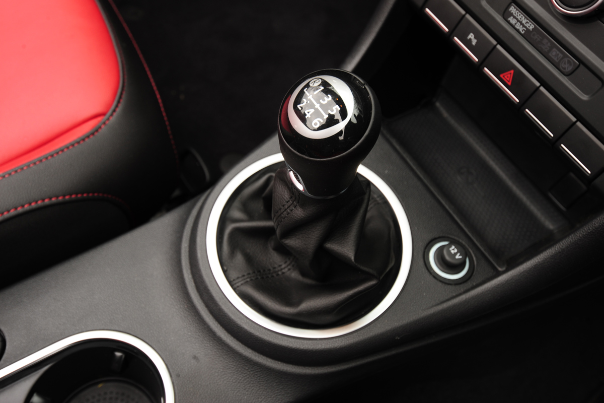 Volkswagen Beetle Cabriolet gear lever
