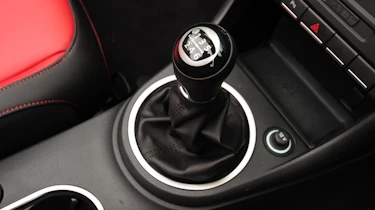 Volkswagen Beetle Cabriolet gear lever