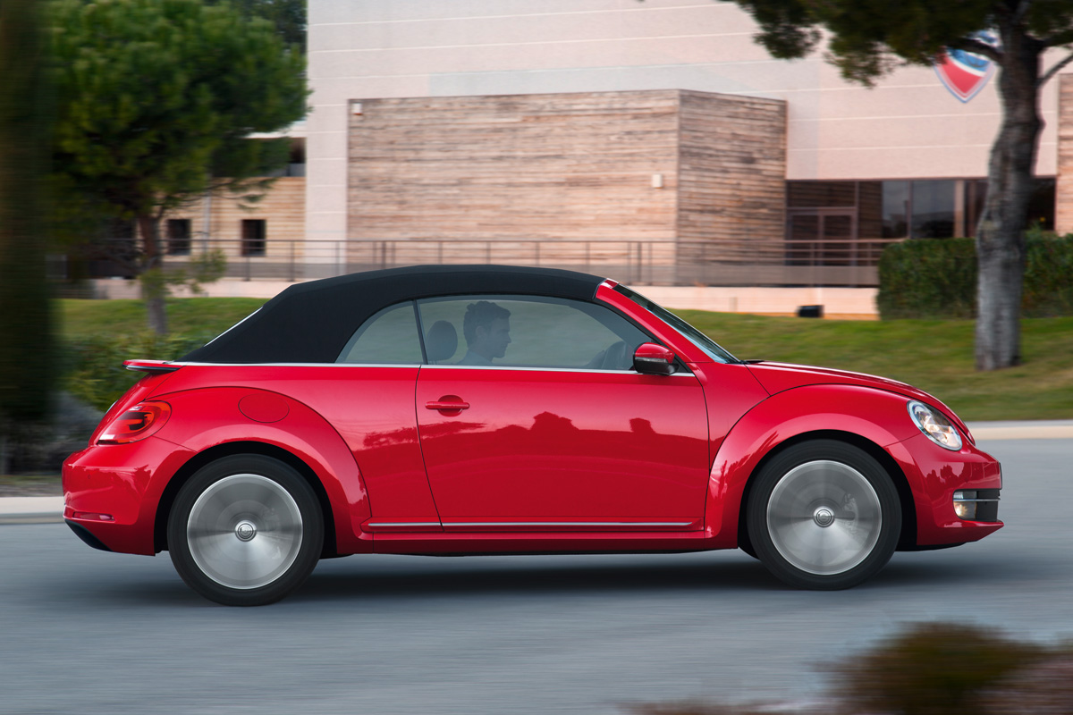 VW Beetle Cabriolet 2.0 TDI roof up
