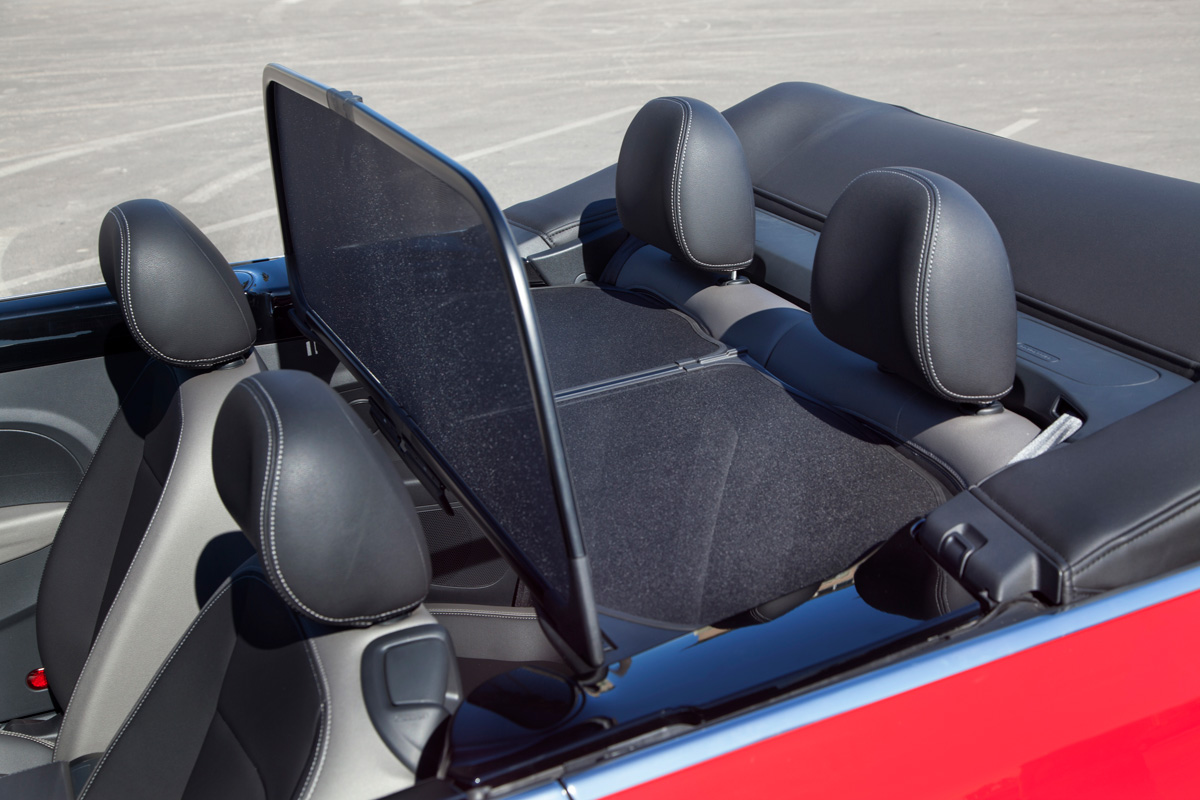 Volkswagen Beetle Cabriolet seats
