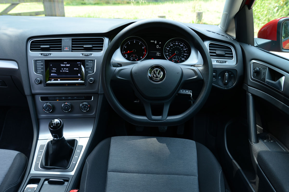 Volkswagen Golf 1.2 S dash