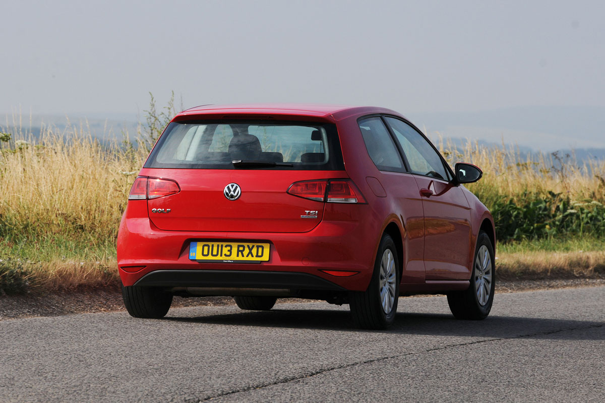Volkswagen Golf 1.2 S rear action 