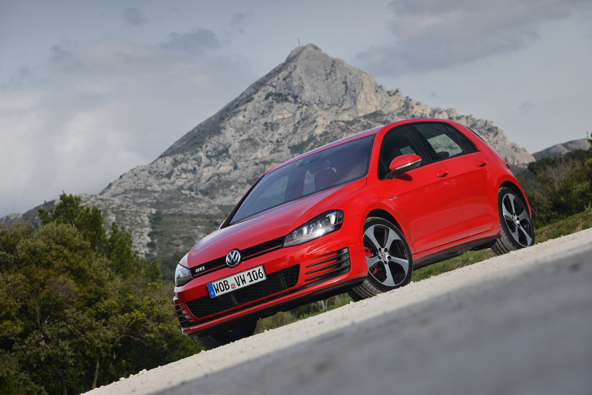 Volkswagen Golf GTI front static