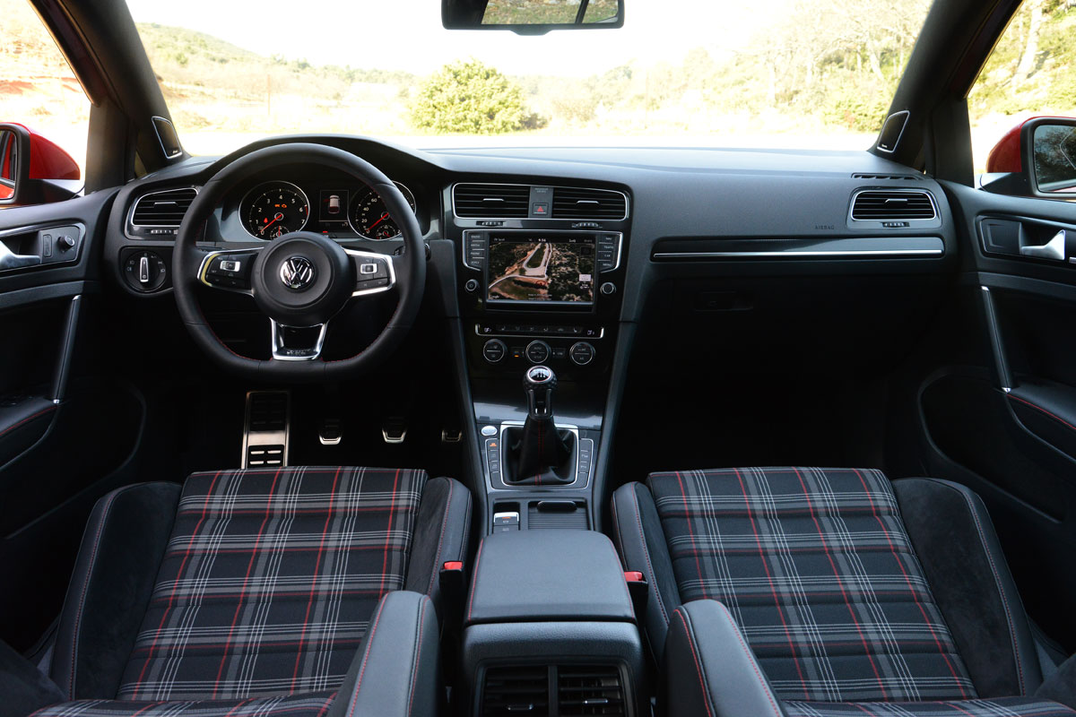 Volkswagen Golf GTI dashboard