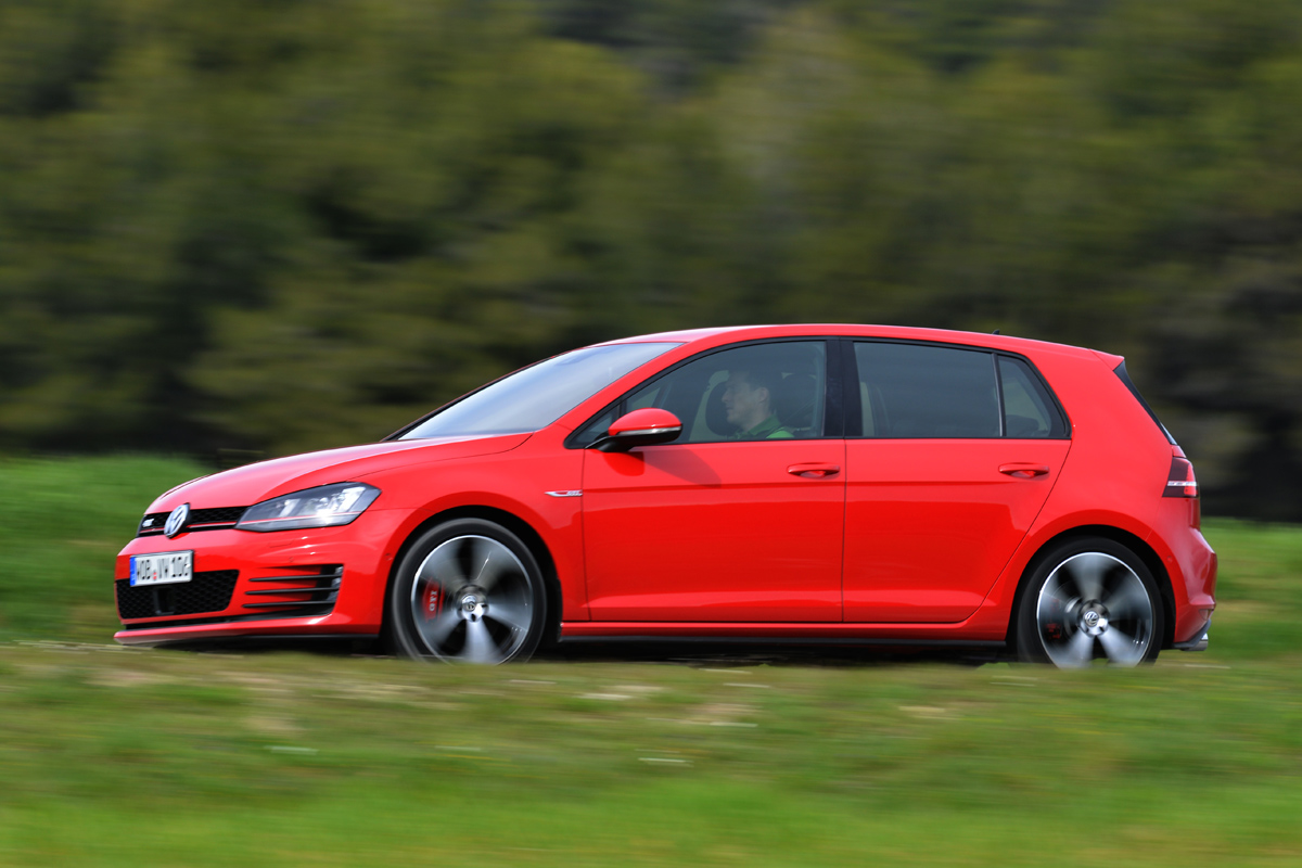 VW Golf GTI Performance Pack panning