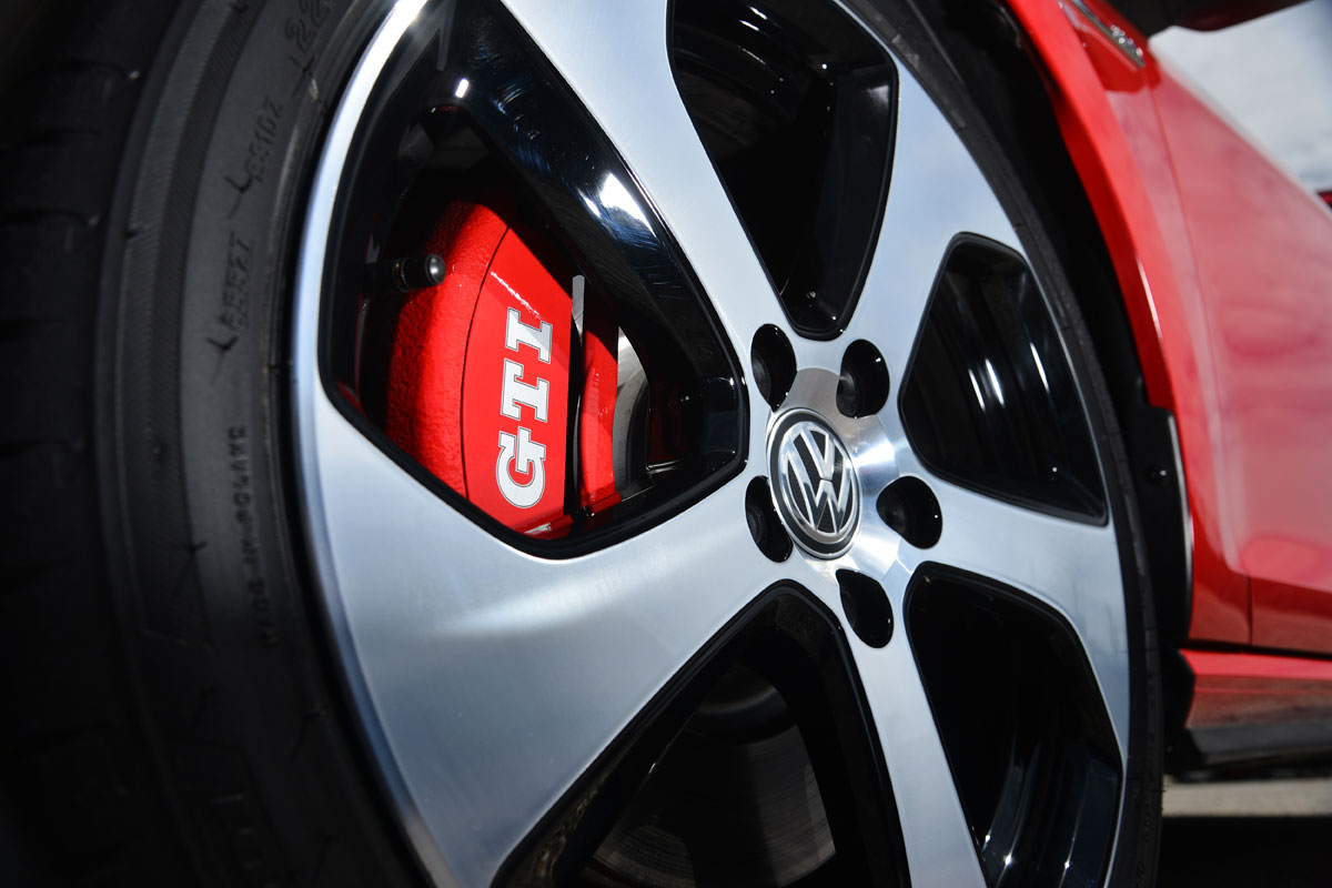 Volkswagen Golf GTI brakes
