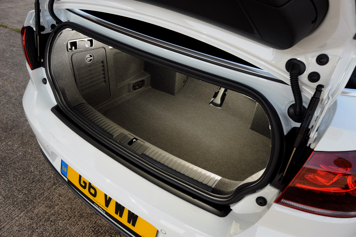 VW Golf GTI Cabriolet boot
