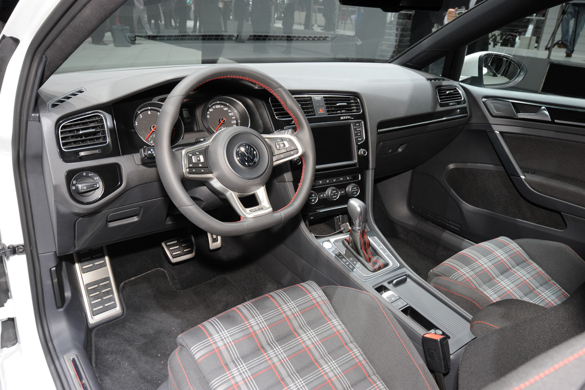 VW Golf GTI concept interior