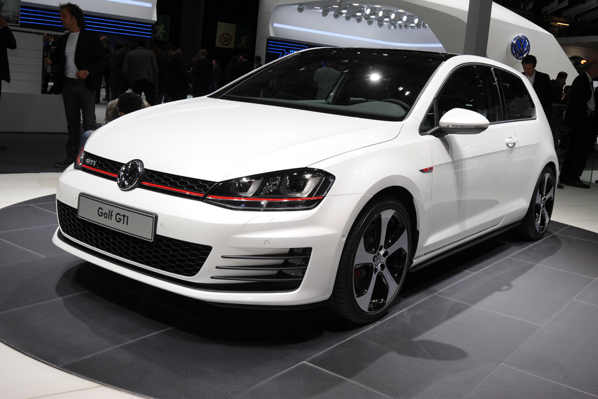 VW Golf GTI concept front three-quarters