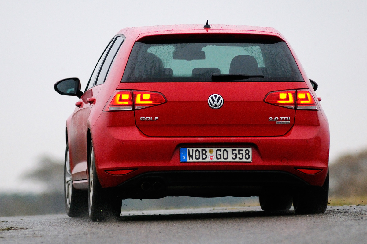 Volkswagen Golf Mk7 rear cornering
