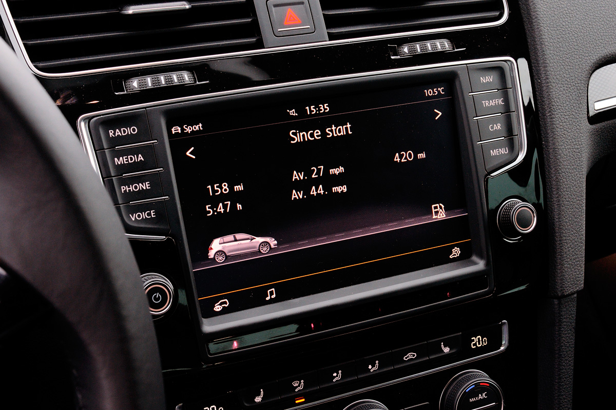 Volkswagen Golf Mk7 display