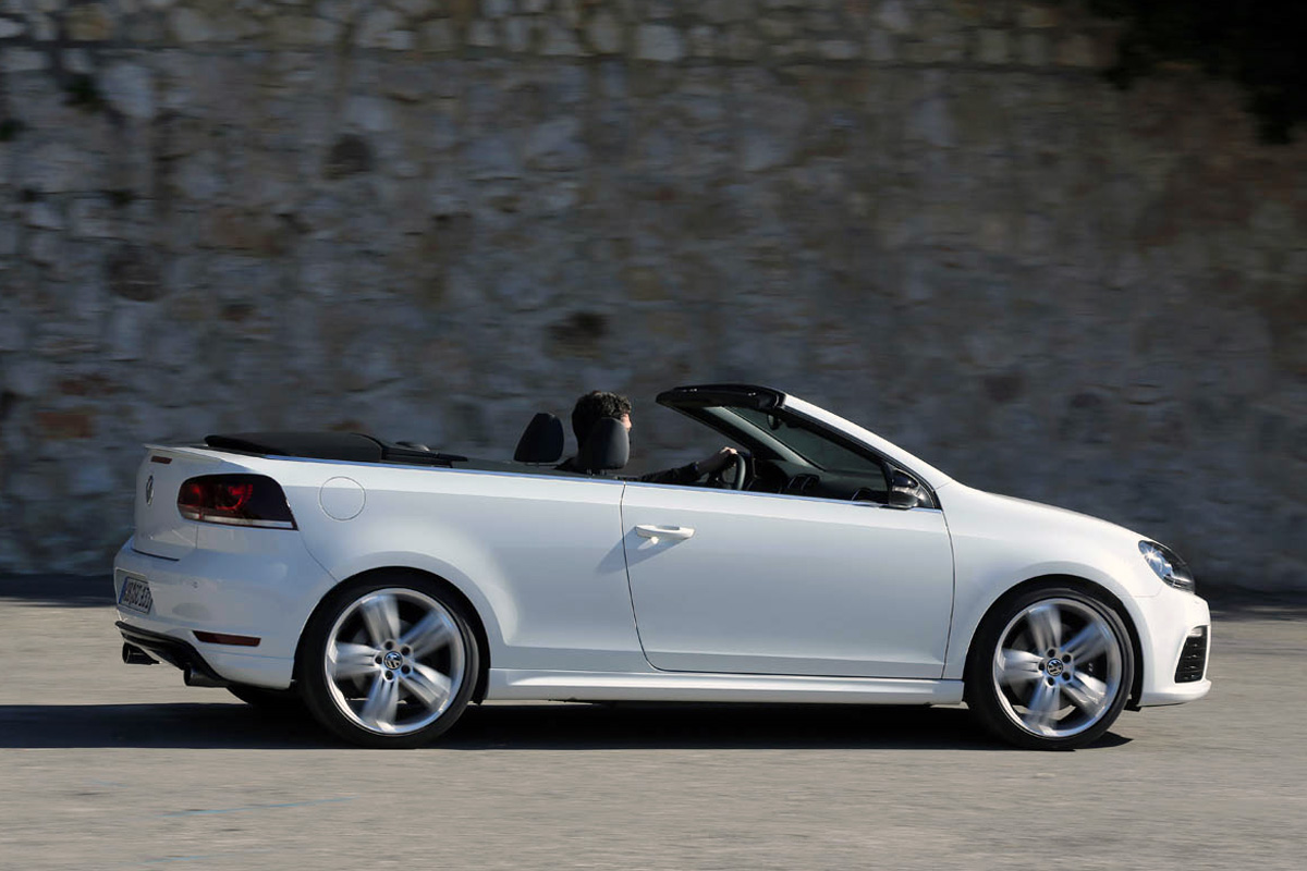 VW Golf R Cabriolet panning