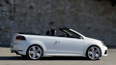 VW Golf R Cabriolet panning