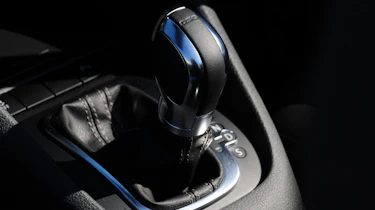 VW Golf R Cabriolet gearlever