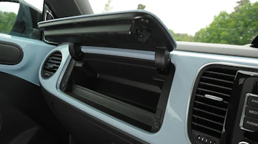 VW Beetle Cabriolet glove box