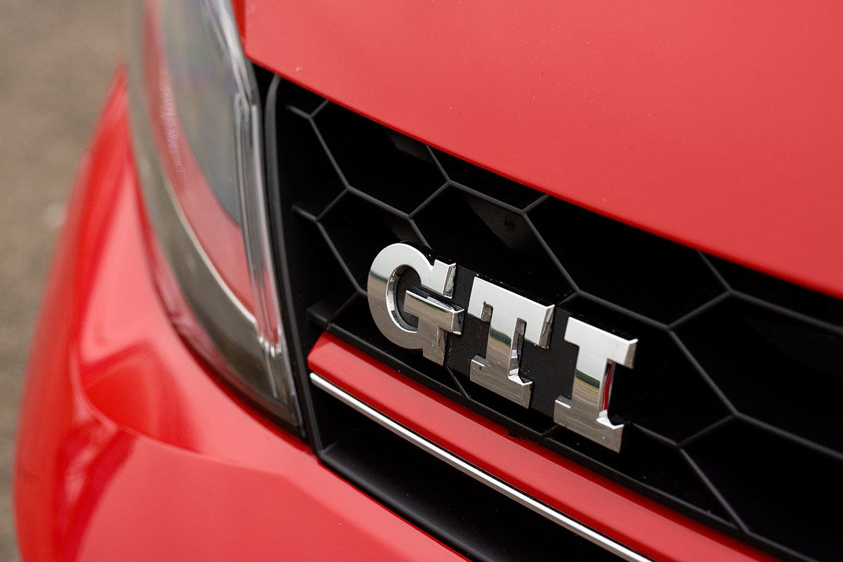 Volkswagen Golf GTI DSG badge