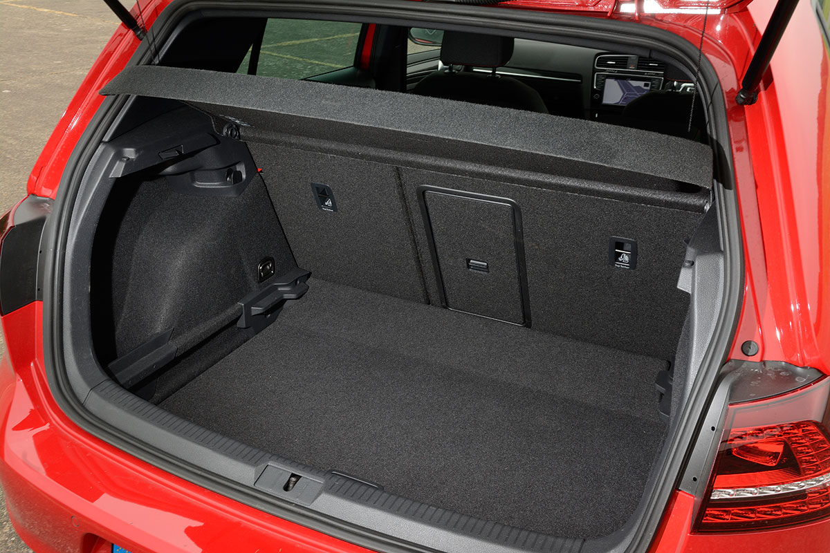 Volkswagen Golf GTI DSG boot