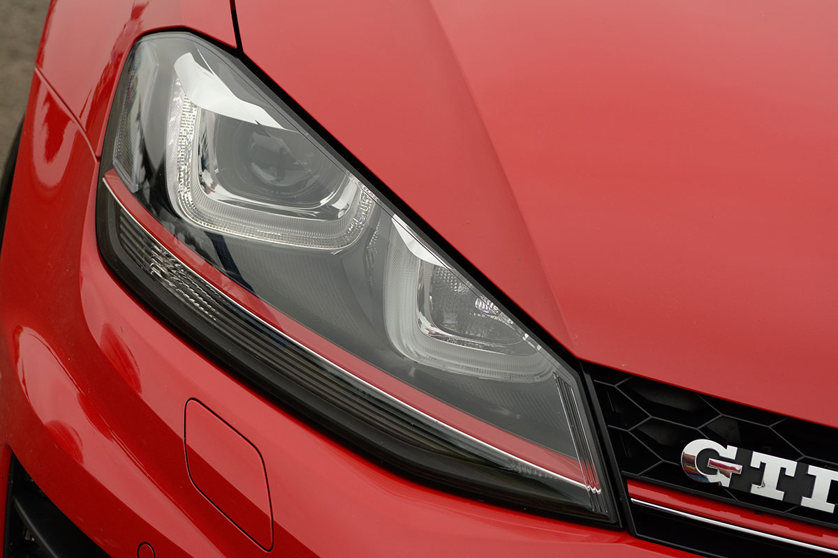Volkswagen Golf GTI DSG front light