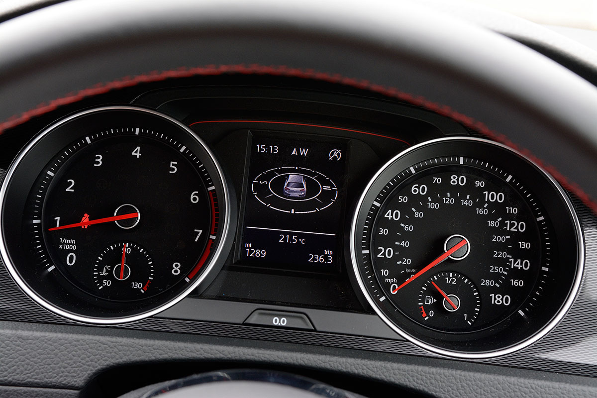 Volkswagen Golf GTI DSG speedo