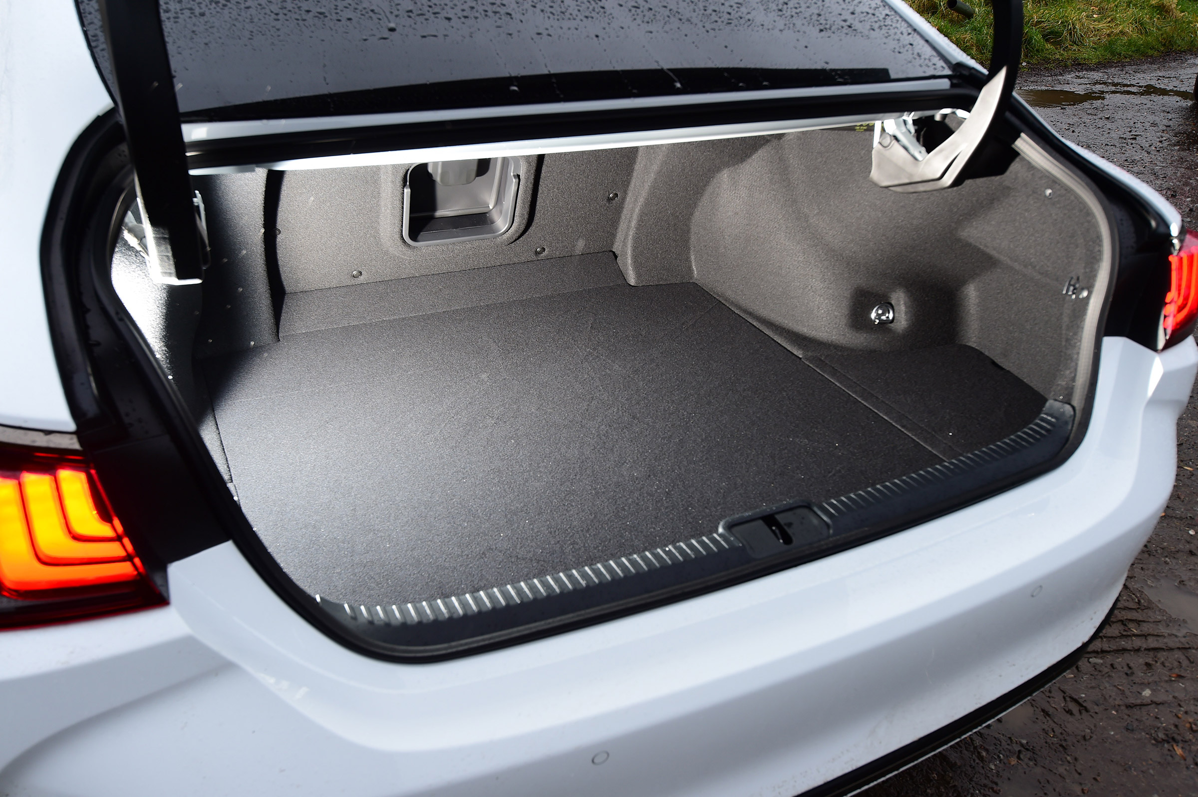 Lexus ES - boot