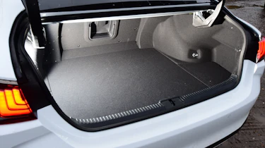 Lexus ES - boot