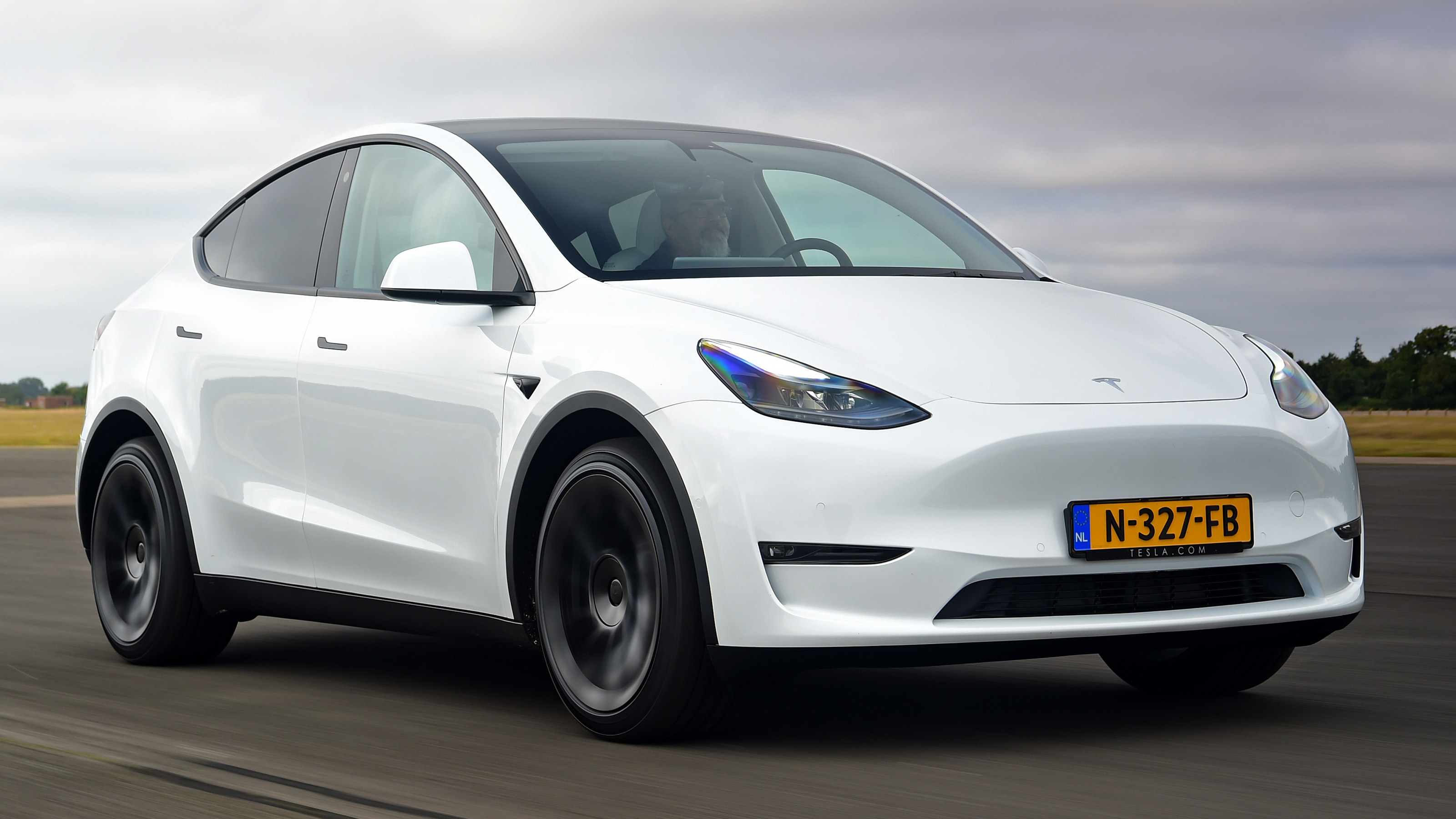 Tesla Model Y - tracking